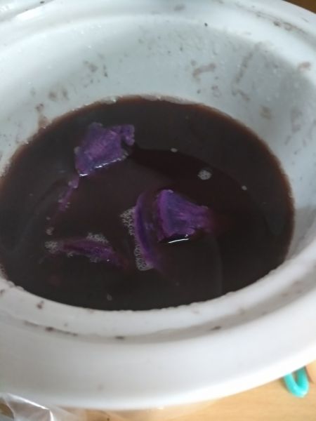 第1步(紫薯糙米莲子粥的做法)