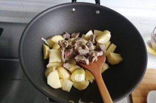 第6步(土豆烧牛腩的做法)