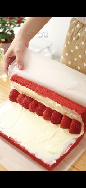 第15步(红丝绒蛋糕卷的做法)
