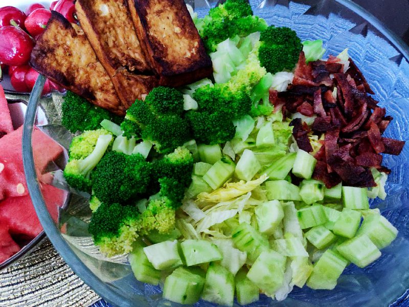 第1步(减肥低脂 清爽西兰花沙拉＋自制无油酱汁 Broccoli Salad with Beetroot Dressing的做法)