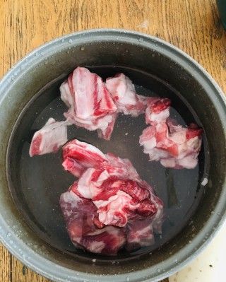 第2步(羊肉炖萝卜的做法)