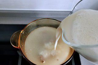 第7步(汤鲜味美的豆浆火锅的做法)