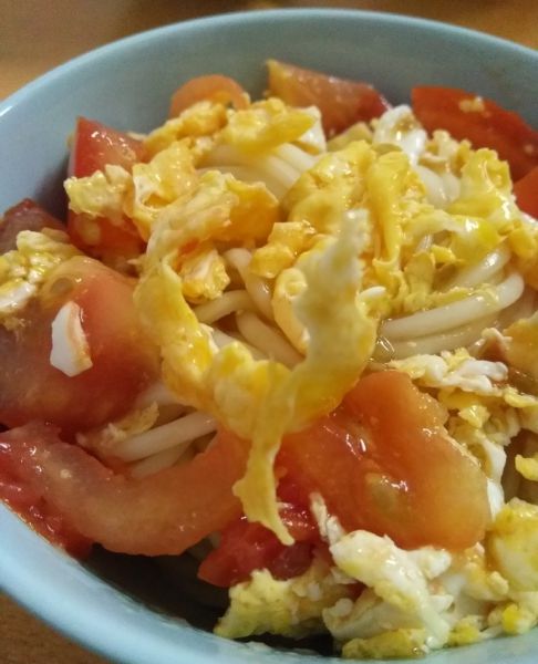 西红柿鸡蛋拌面成品图