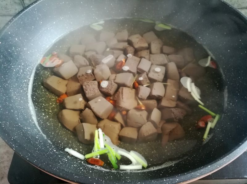 第7步(鸭血豆腐汤的做法)