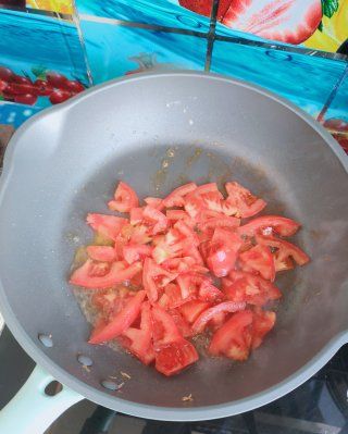 第4步(黄瓜西红柿鸡蛋汤的做法)