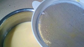 第2步(牛奶鸡蛋布丁的做法)