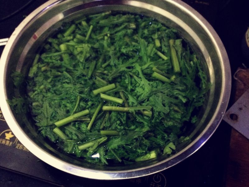 茼蒿炒鸡蛋的做法 菜谱大杂烩 茼蒿炒鸡蛋的做法 菜谱大杂烩