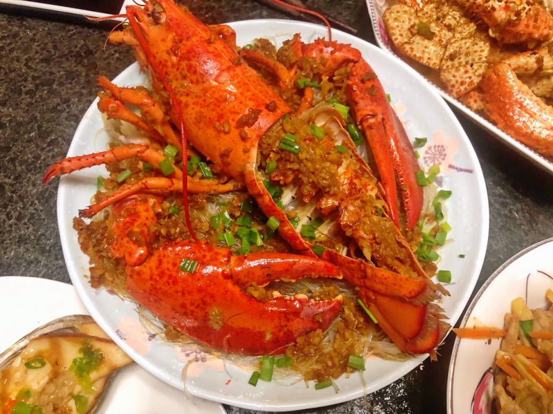 第6步(最美年夜饭—红红火火过大年蒜蓉粉丝蒸大龙虾的做法)