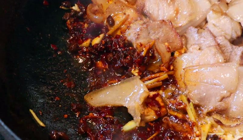 第4步(清热解馋的苦瓜回锅肉的做法)