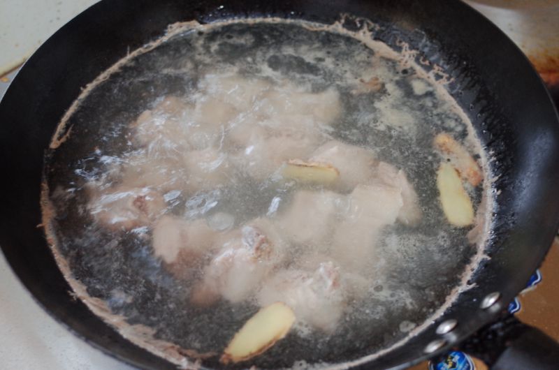 第3步(土豆烧排骨的做法)