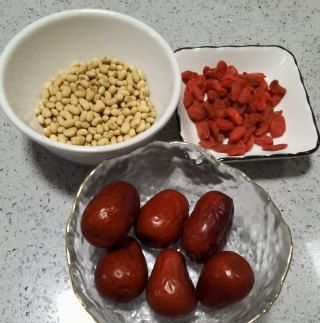 第1步(红枣枸杞豆浆的做法)