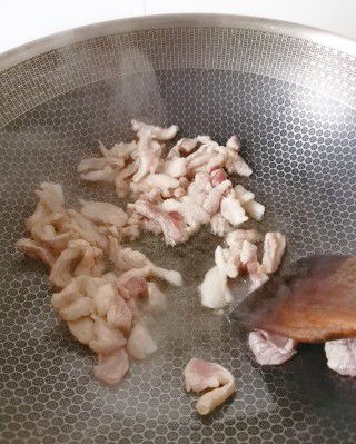 第3步(香菇炒肉的做法)