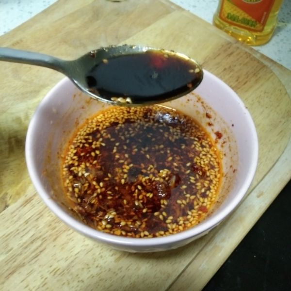 第4步(秘制酱汁拌豆腐皮（豆腐丝或腐竹）的做法)