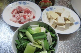 第1步(老豆腐盐煎肉的做法)