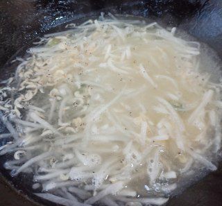 第7步(葱香萝卜丝豆腐汤的做法)