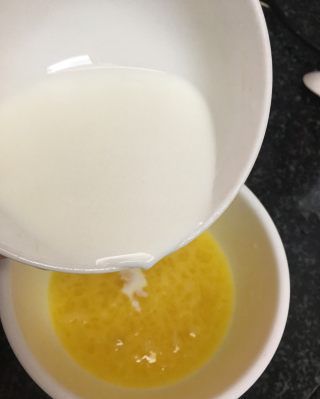 第4步(牛奶蒸蛋的做法)