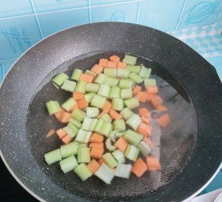 第4步(芹菜拌花生米的做法)