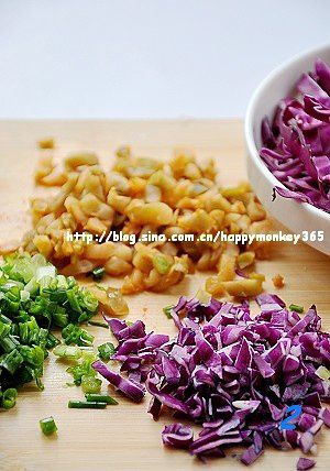 第2步(紫甘蓝萝卜丝饼的做法)