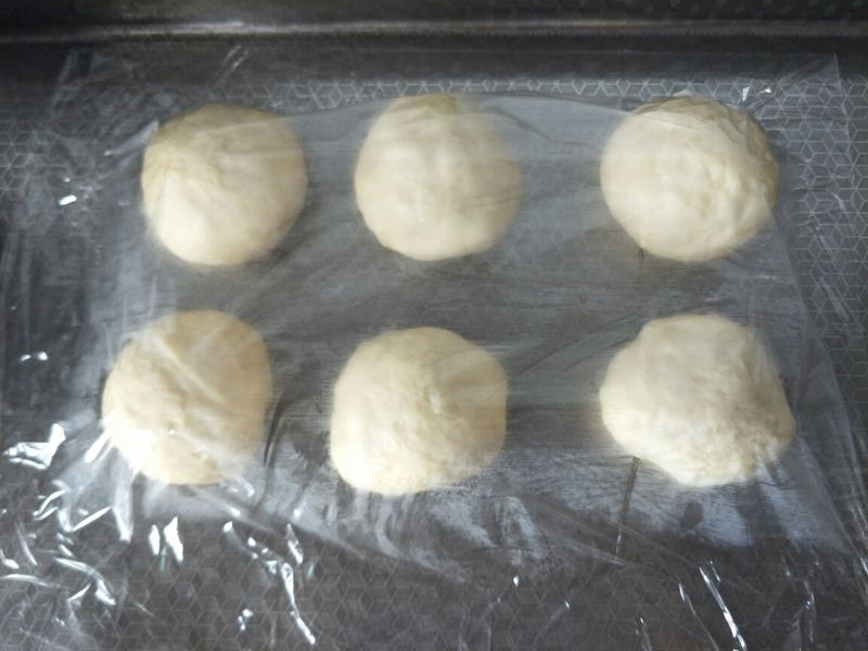 第3步(毛毛虫奶油面包的做法)
