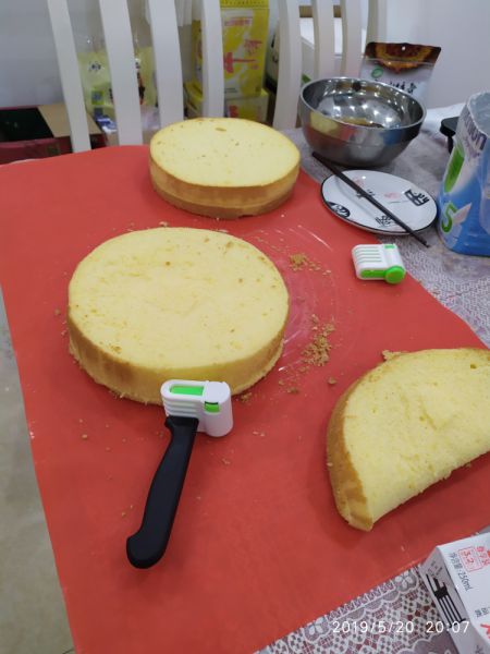 第2步(彩虹果园枇杷人蛋糕创意造型的做法)
