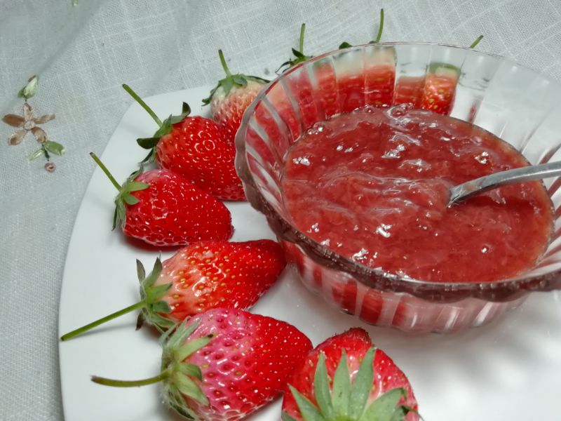 草莓酱成品图