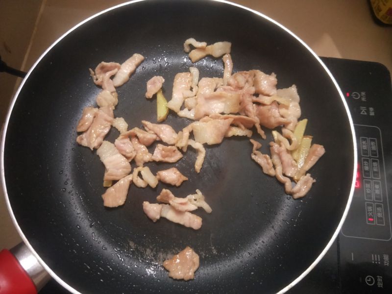 第1步(木耳炒肉——家常菜的做法)