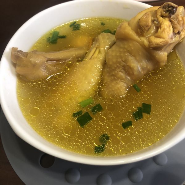 珐琅锅:黄油油的老母鸡汤成品图