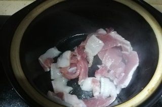 第3步(猪肉炖粉条的做法)
