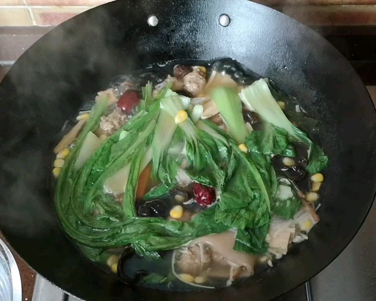 第2步(蔬菜肉丸营养汤的做法)