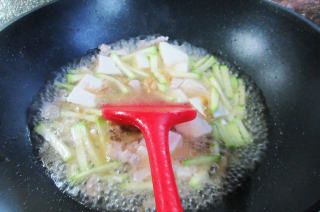 第6步(榨菜丝肉丝西葫芦豆腐羹的做法)