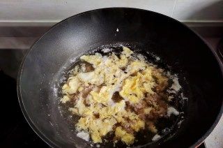 第4步(汤鲜味美的青菜鸡蛋猪肉汤的做法)