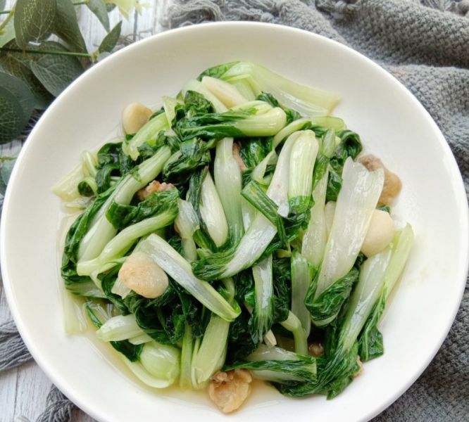 鸡油蒜香小白菜成品图