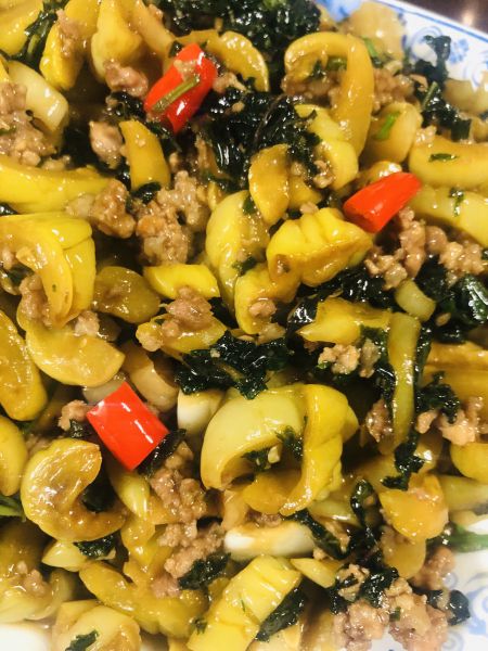 第13步(紫苏炒瓜皮的做法)