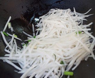 第5步(葱香萝卜丝豆腐汤的做法)