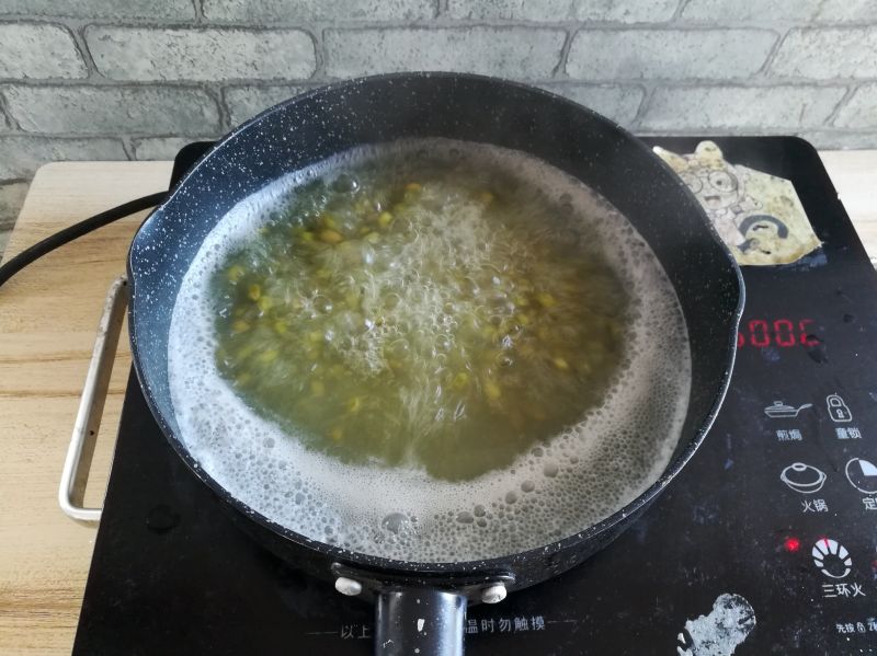 第5步(绿豆薏米粥的做法)