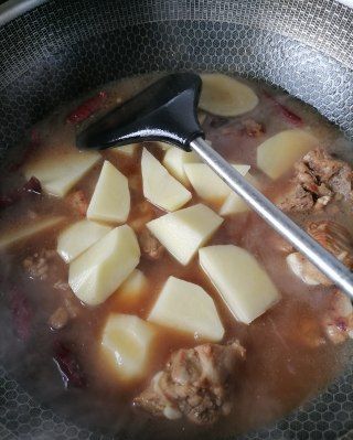 第6步(土豆烧排骨的做法)