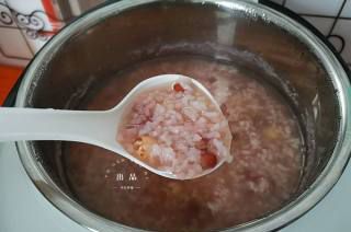 第4步(红豆莲子粥的做法)