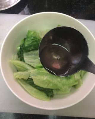 第7步(牛筋丸生菜汤的做法)