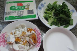 第1步(青菜咸鸭蛋豆腐羹的做法)