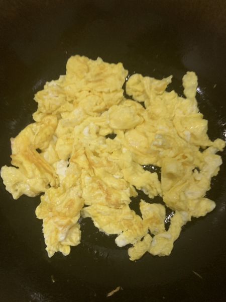 第2步(黄瓜木耳炒鸡蛋的做法)
