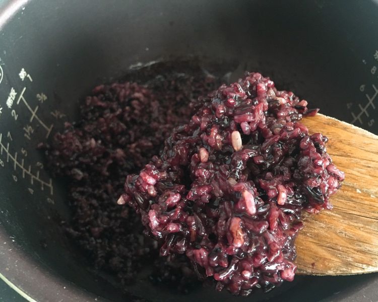 第1步(紫米糯米杂粮烧麦的做法)