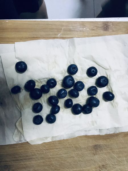 第1步(自制蓝莓酱的做法)