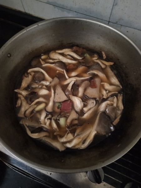 第7步(家常菜——炒蘑菇的做法)