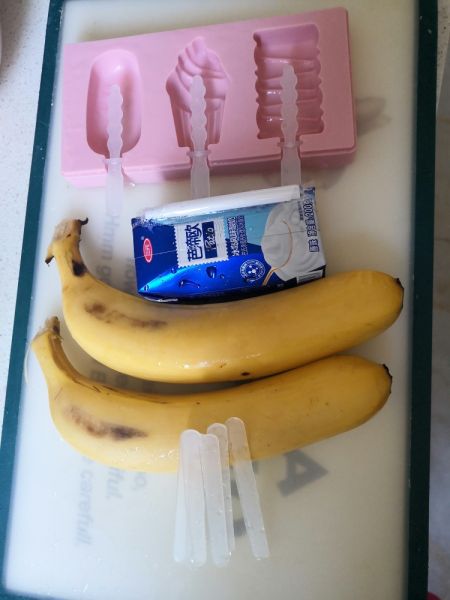 第1步(香蕉、香蕉酸奶冰棍的做法)