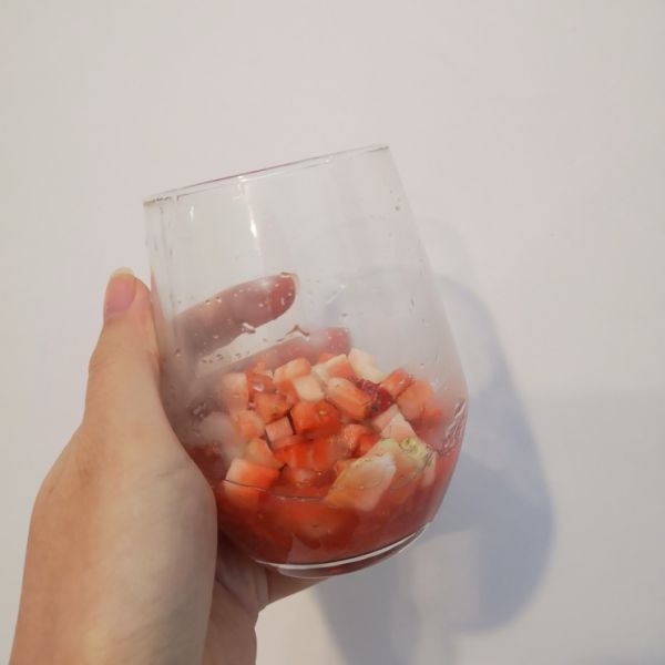 第8步(「网红饮品」草莓牛奶的做法)
