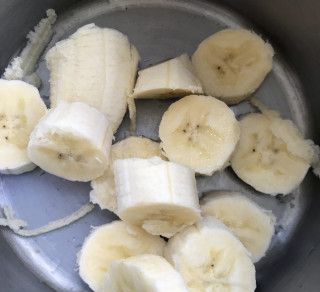 第3步(香蕉牛奶的做法)