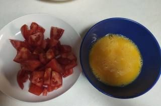 第1步(西红柿炒蛋的做法)