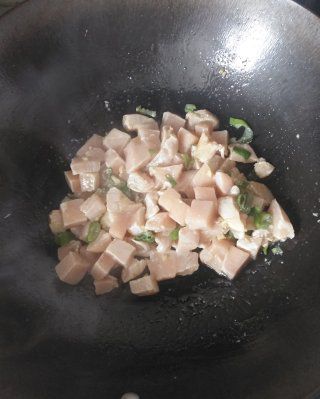 第6步(西兰花鸡胸肉焖饭的做法)