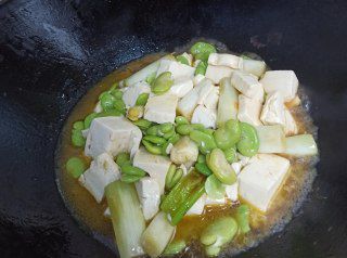 第5步(蚕豆米烧豆腐的做法)