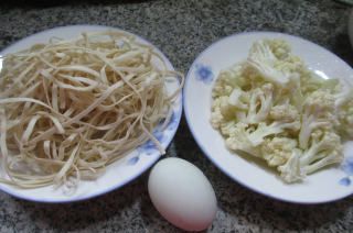 第1步(鸭蛋花菜煮面的做法)